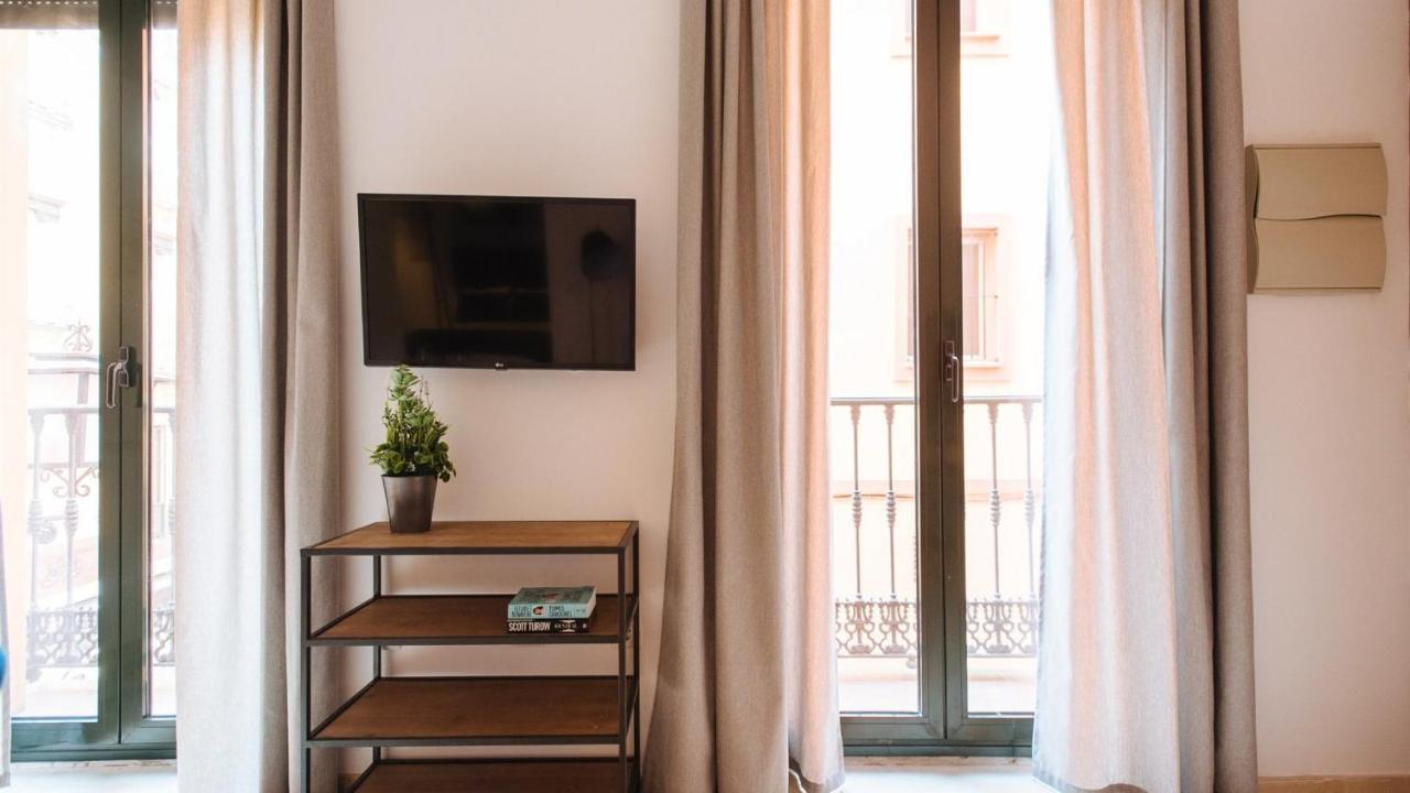 Chiqui And Vicente Suite Apartments Севиля Екстериор снимка