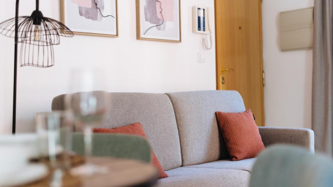 Chiqui And Vicente Suite Apartments Севиля Екстериор снимка