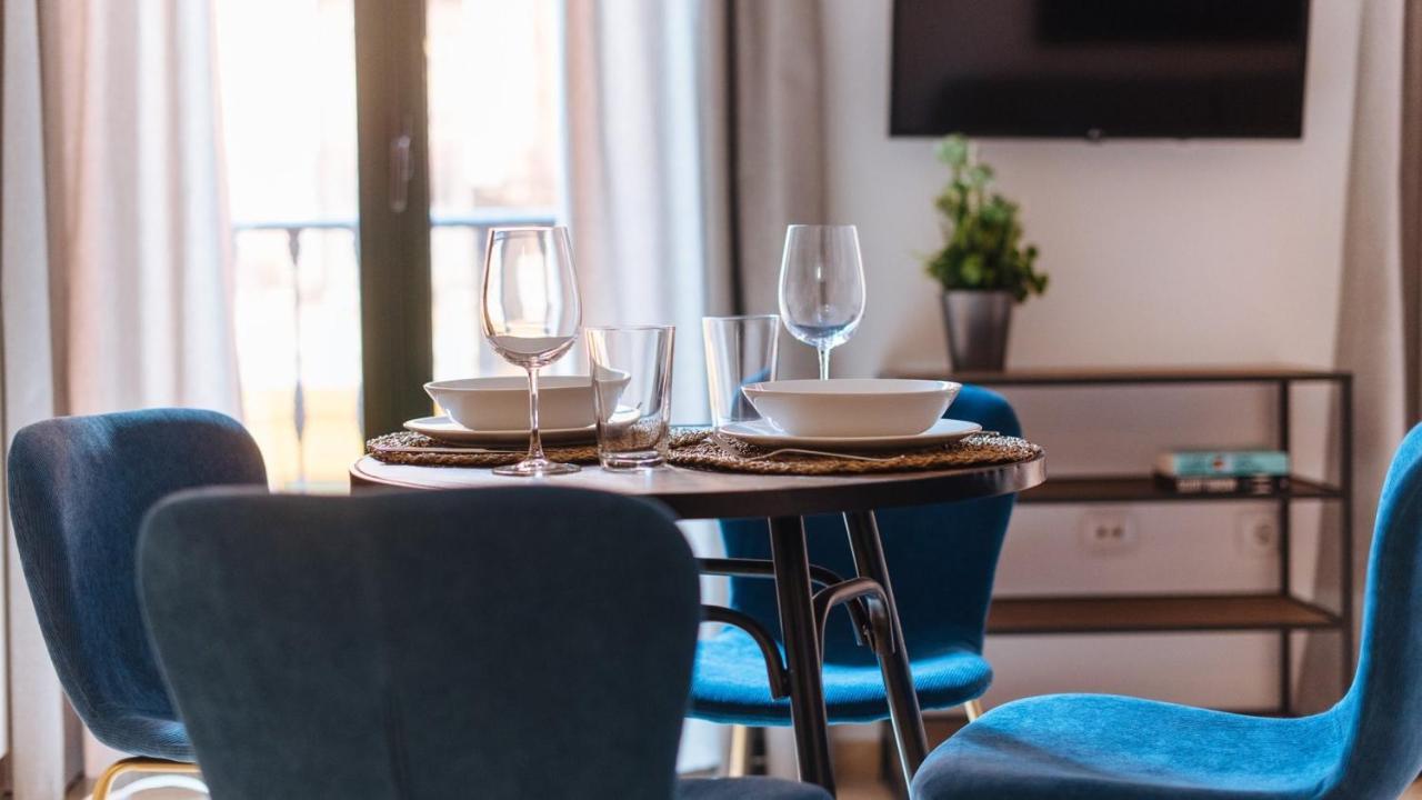 Chiqui And Vicente Suite Apartments Севиля Екстериор снимка
