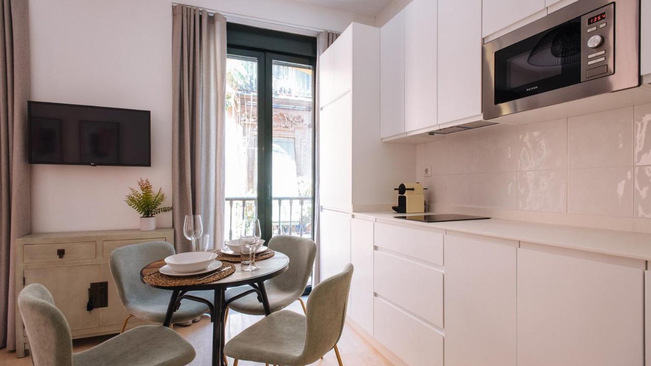 Chiqui And Vicente Suite Apartments Севиля Екстериор снимка